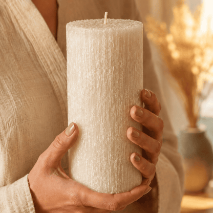 Premium Duftkerze rustik gebürstet Ø 70 x 150 mm mit Duft Vanille